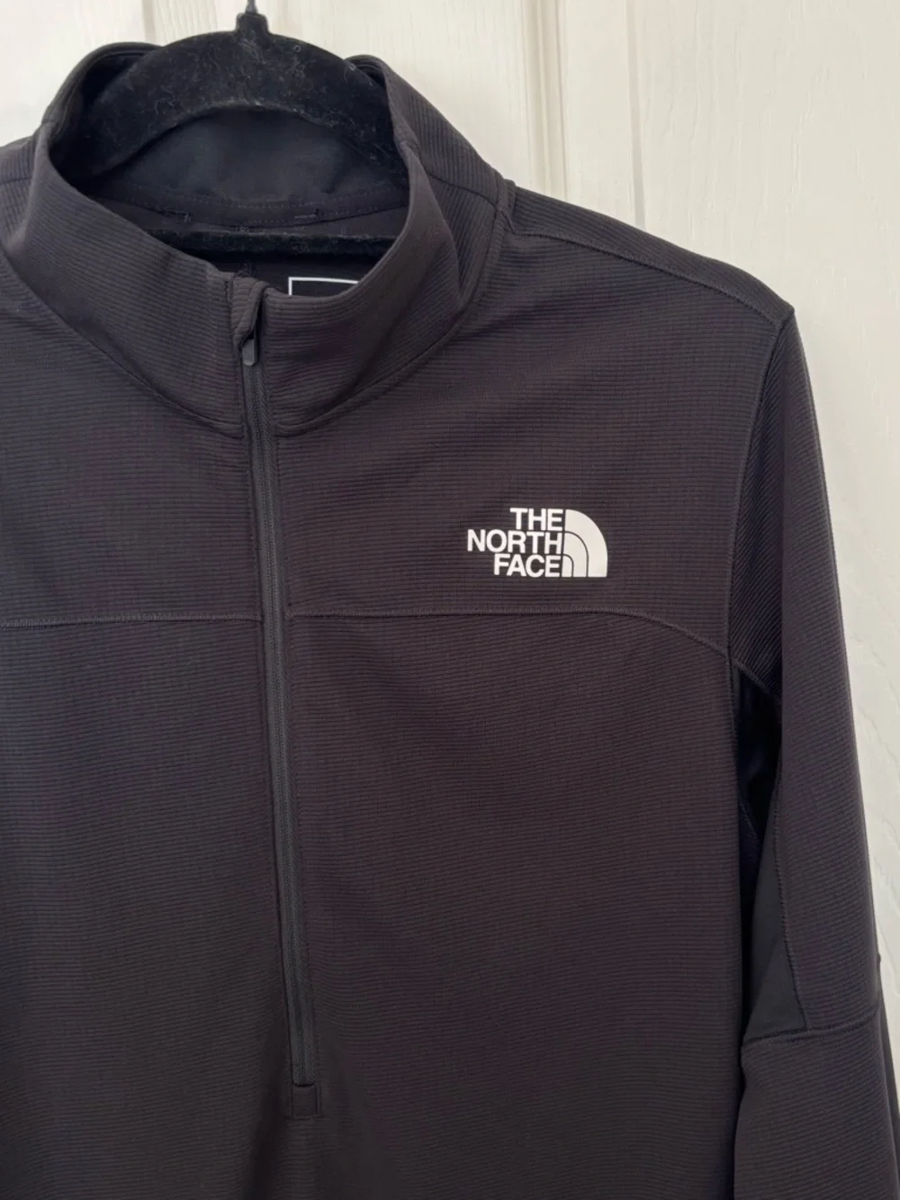 The North Face Men's Sunriser 1/4 Zip Slim Fit Long Sleeve Shirt